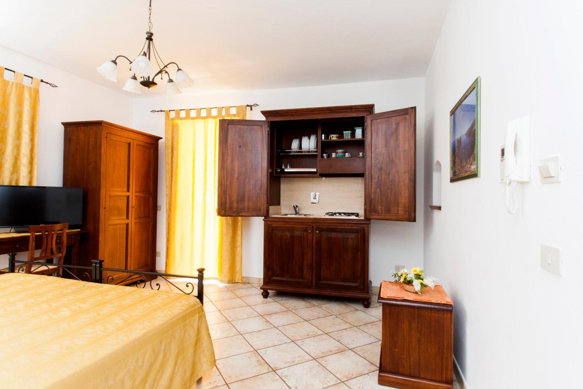 Marina Corta Aparthotel